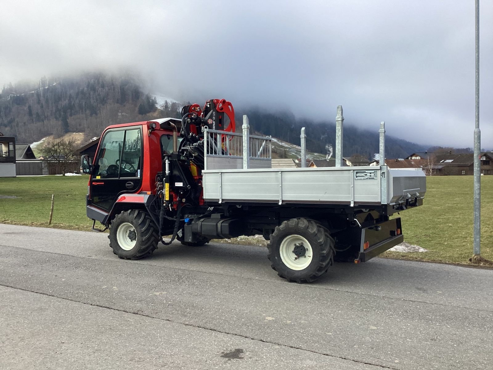Transportfahrzeug tipa Lindner ++ Dreiseitenkipper, Ladekran, Greifer, Funk++, Gebrauchtmaschine u Bezau (Slika 1)