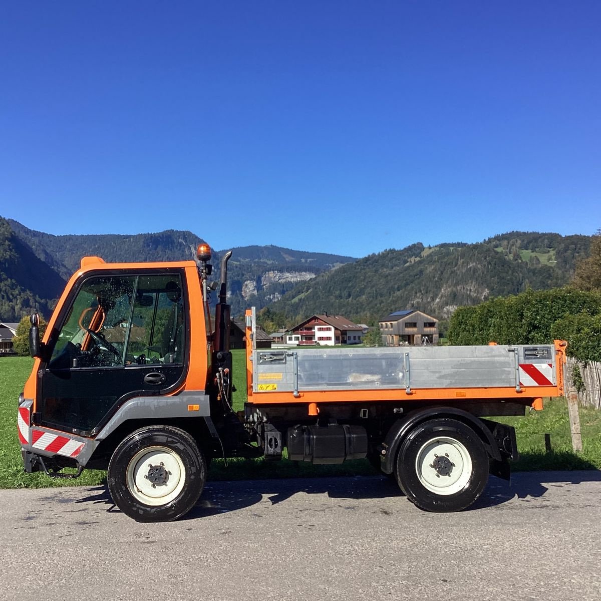 Transportfahrzeug des Typs Lindner ++ Unitrac 82S mit Dreiseitenkipper ++, Gebrauchtmaschine in Bezau (Bild 4)