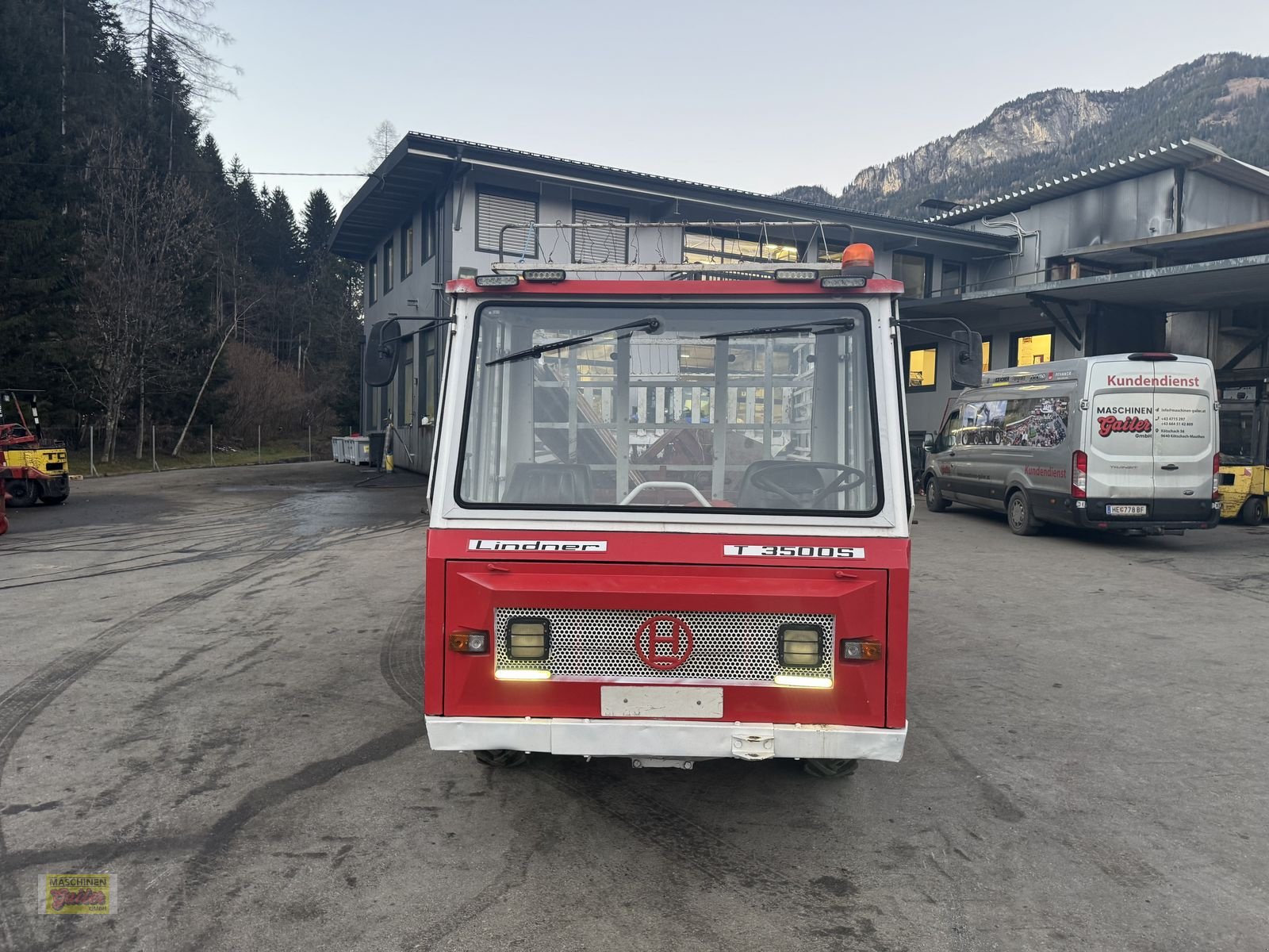 Transportfahrzeug типа Lindner T 3500 S mit Ladewagenaufbau und Mistreuer, Gebrauchtmaschine в Kötschach (Фотография 3)