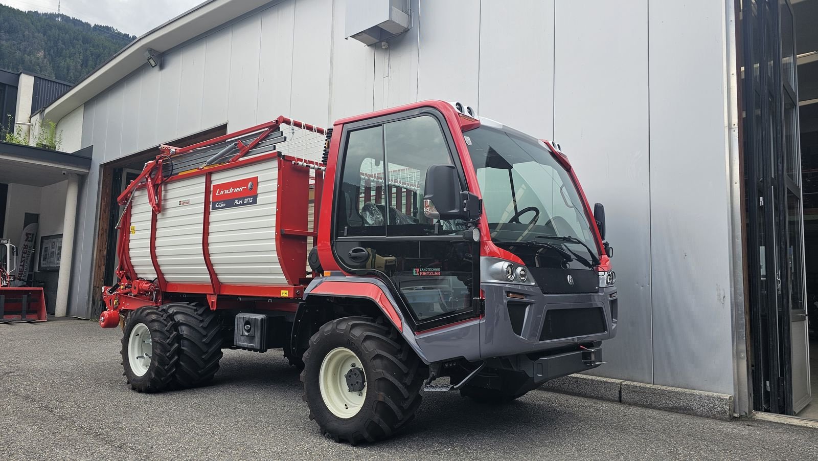 Transportfahrzeug des Typs Lindner Transporter Unitrac 72 P5, Neumaschine in Ried im Oberinntal (Bild 1)