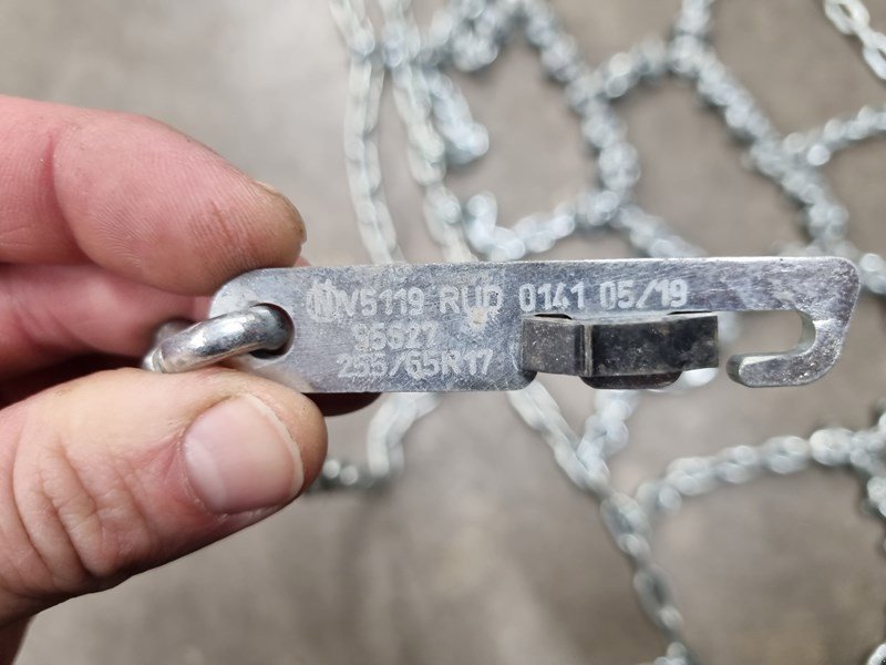 Transportfahrzeug des Typs Sonstige 255/65 R17 Schneeketten, Neumaschine in Chur (Bild 2)