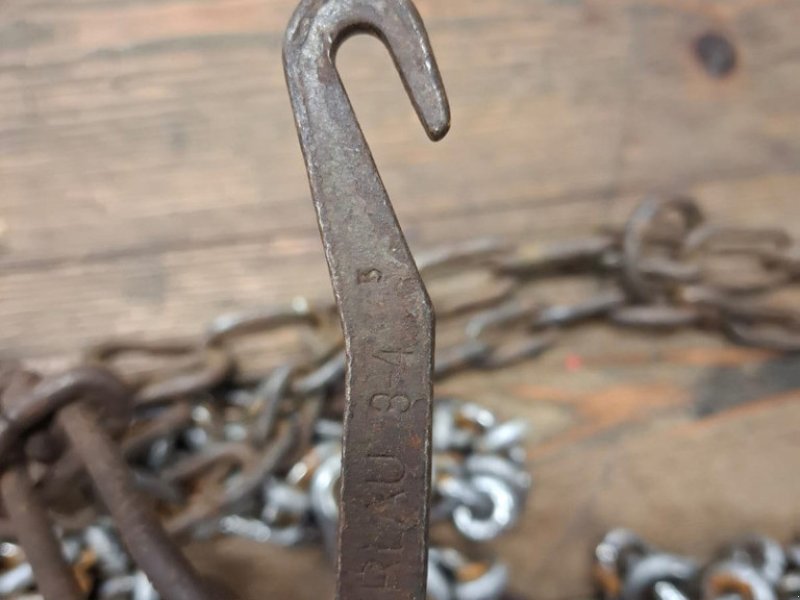 Transportfahrzeug типа Sonstige 33x15.50-15 Schneeketten, Gebrauchtmaschine в Chur (Фотография 1)