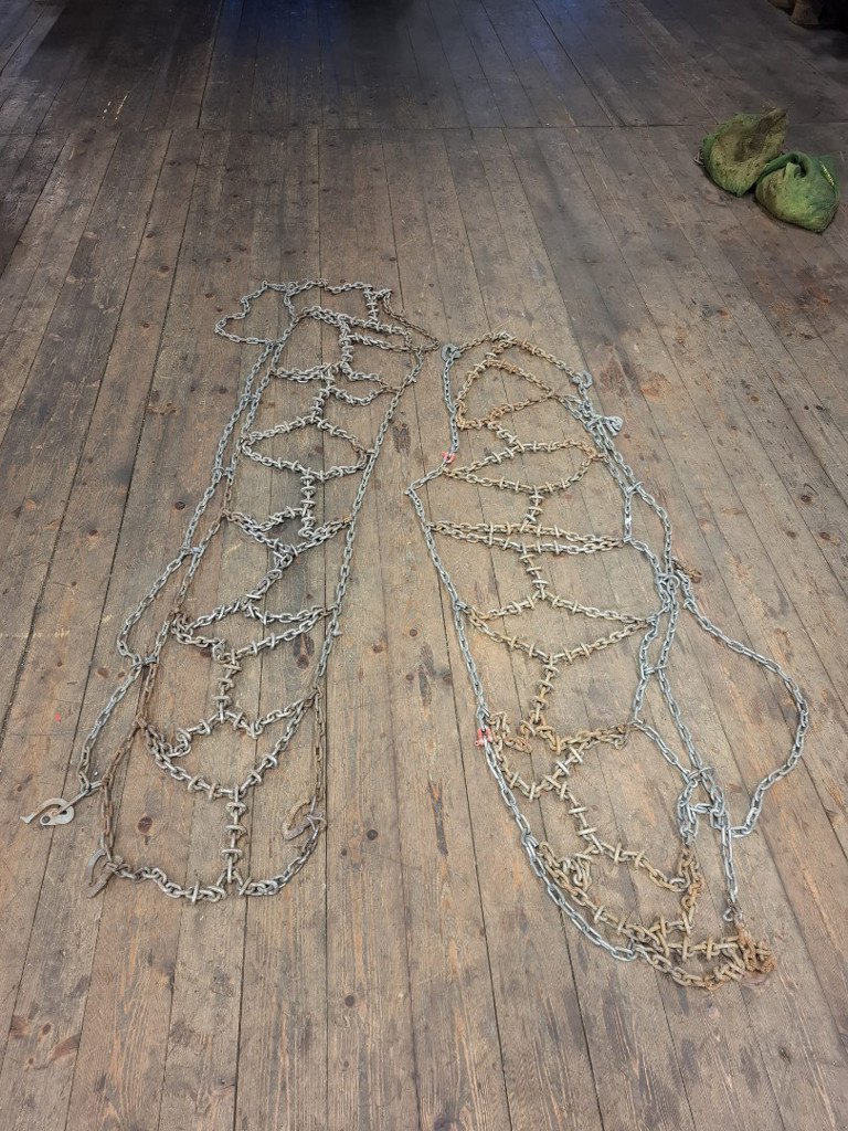 Transportfahrzeug des Typs Sonstige 33x15.50-15 Schneeketten, Gebrauchtmaschine in Chur (Bild 3)