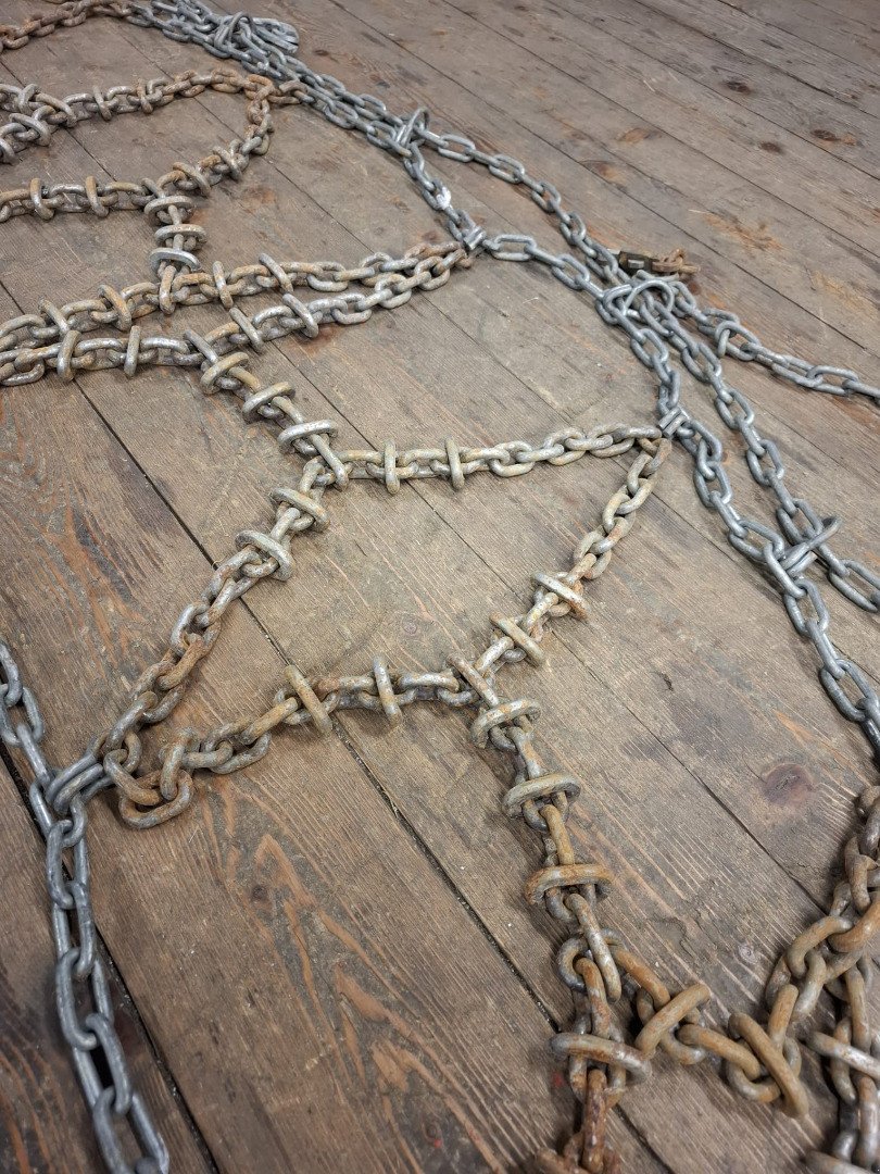 Transportfahrzeug des Typs Sonstige 33x15.50-15 Schneeketten, Gebrauchtmaschine in Chur (Bild 4)