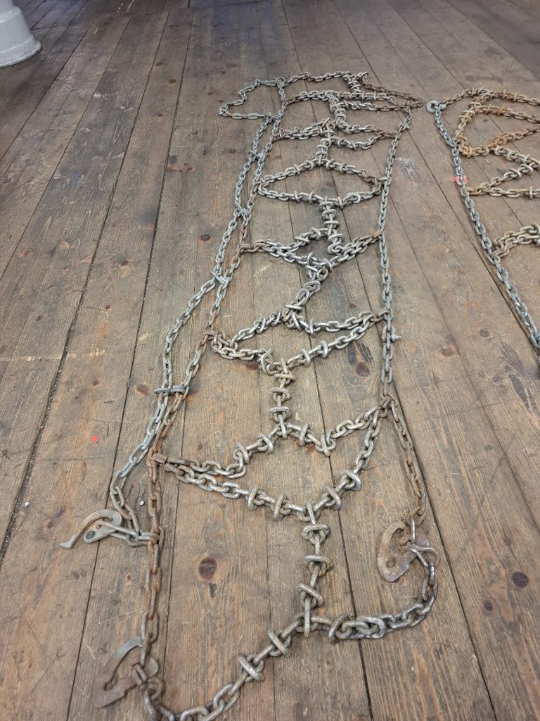 Transportfahrzeug des Typs Sonstige 33x15.50-15 Schneeketten, Gebrauchtmaschine in Chur (Bild 1)