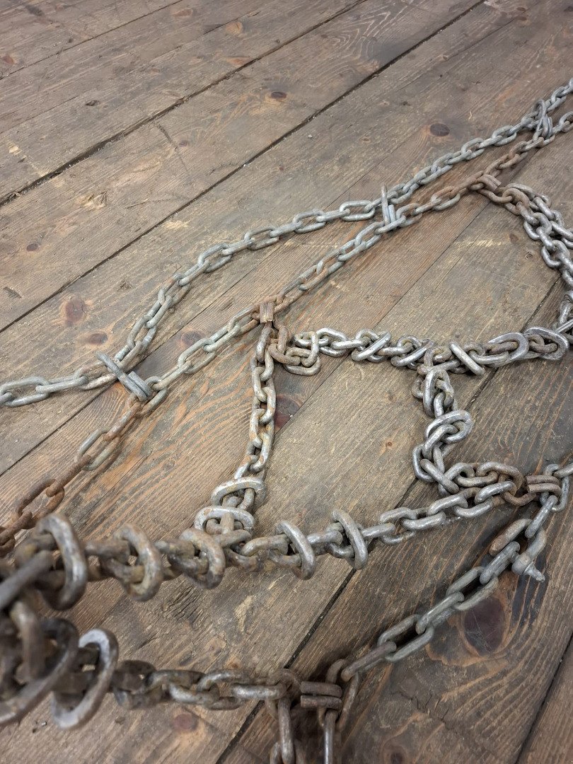 Transportfahrzeug del tipo Sonstige 33x15.50-15 Schneeketten, Gebrauchtmaschine In Chur (Immagine 2)