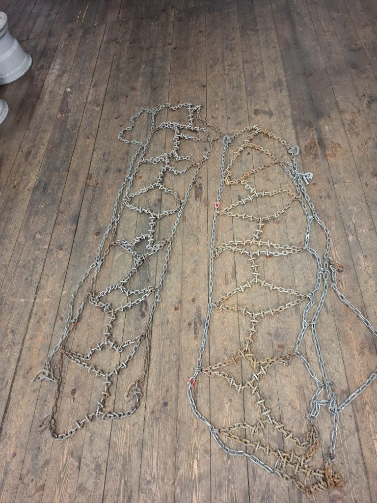 Transportfahrzeug del tipo Sonstige 33x15.50-15 Schneeketten, Gebrauchtmaschine In Chur (Immagine 3)