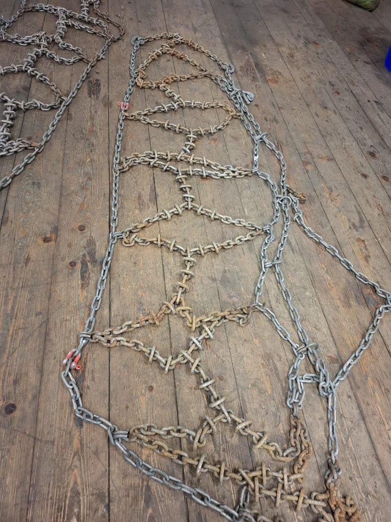 Transportfahrzeug del tipo Sonstige 33x15.50-15 Schneeketten, Gebrauchtmaschine In Chur (Immagine 1)