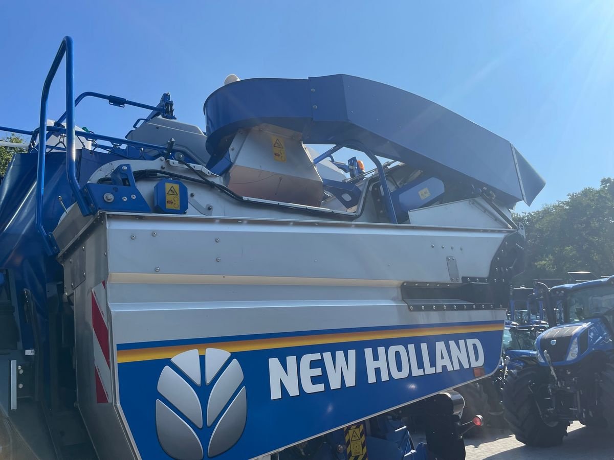 Traubenvollernter of the type Braud 9070L, Neumaschine in Obritzberg (Picture 15)