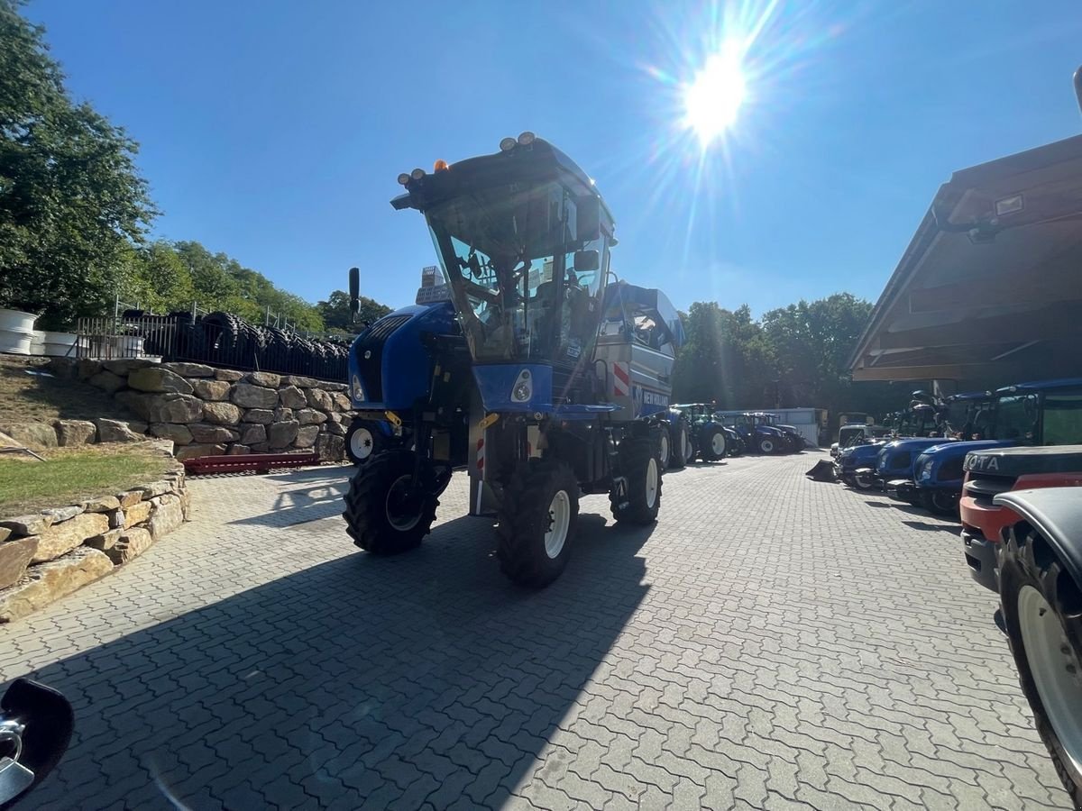 Traubenvollernter of the type Braud 9070L, Neumaschine in Obritzberg (Picture 2)