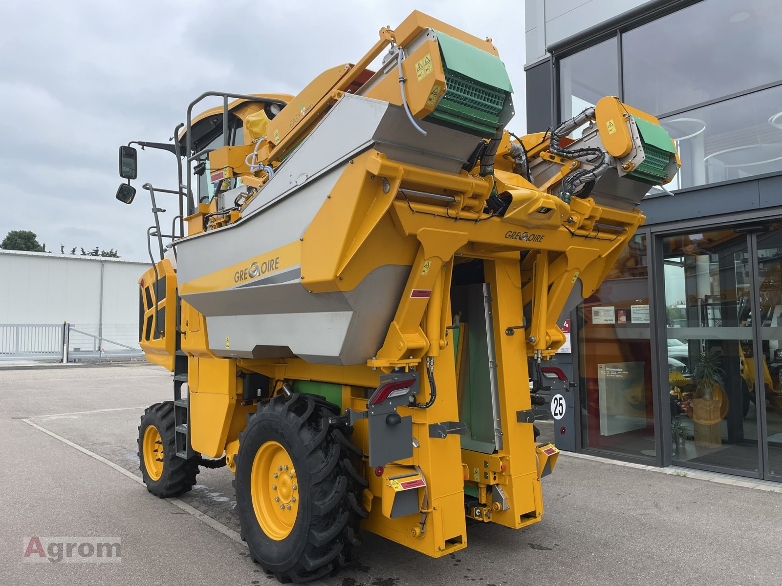 Traubenvollernter του τύπου Gregoire GM 7.4, Neumaschine σε Meißenheim-Kürzell (Φωτογραφία 4)