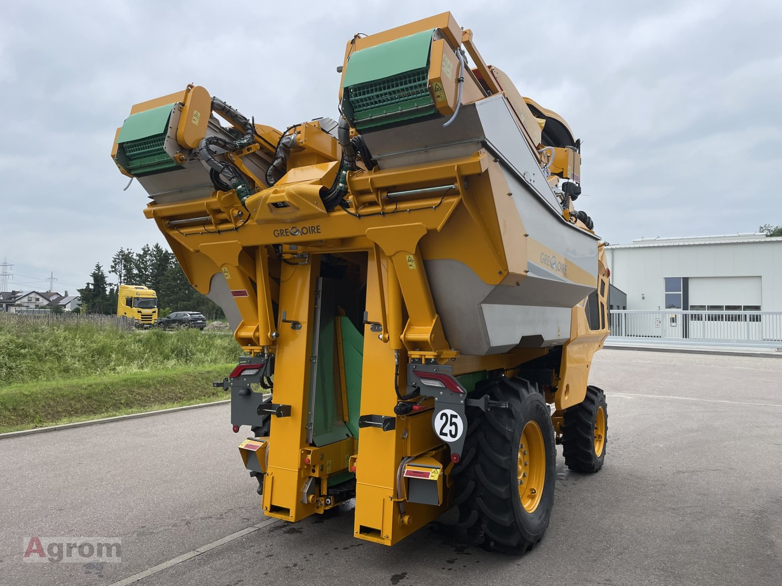 Traubenvollernter του τύπου Gregoire GM 7.4, Neumaschine σε Meißenheim-Kürzell (Φωτογραφία 7)