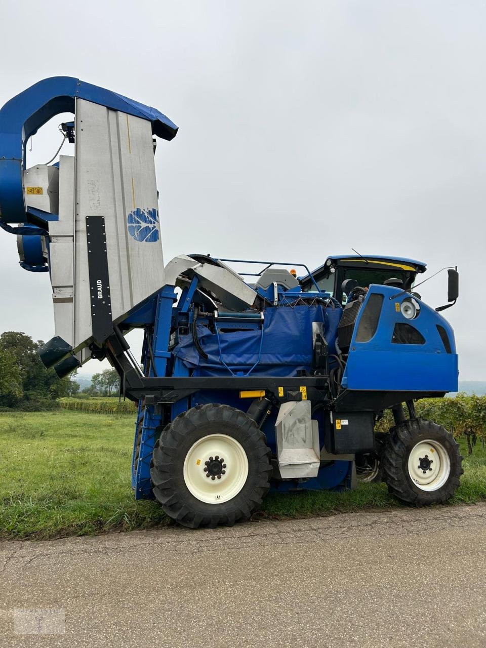 Traubenvollernter typu New Holland Braud VM460, Gebrauchtmaschine v Pragsdorf (Obrázek 3)
