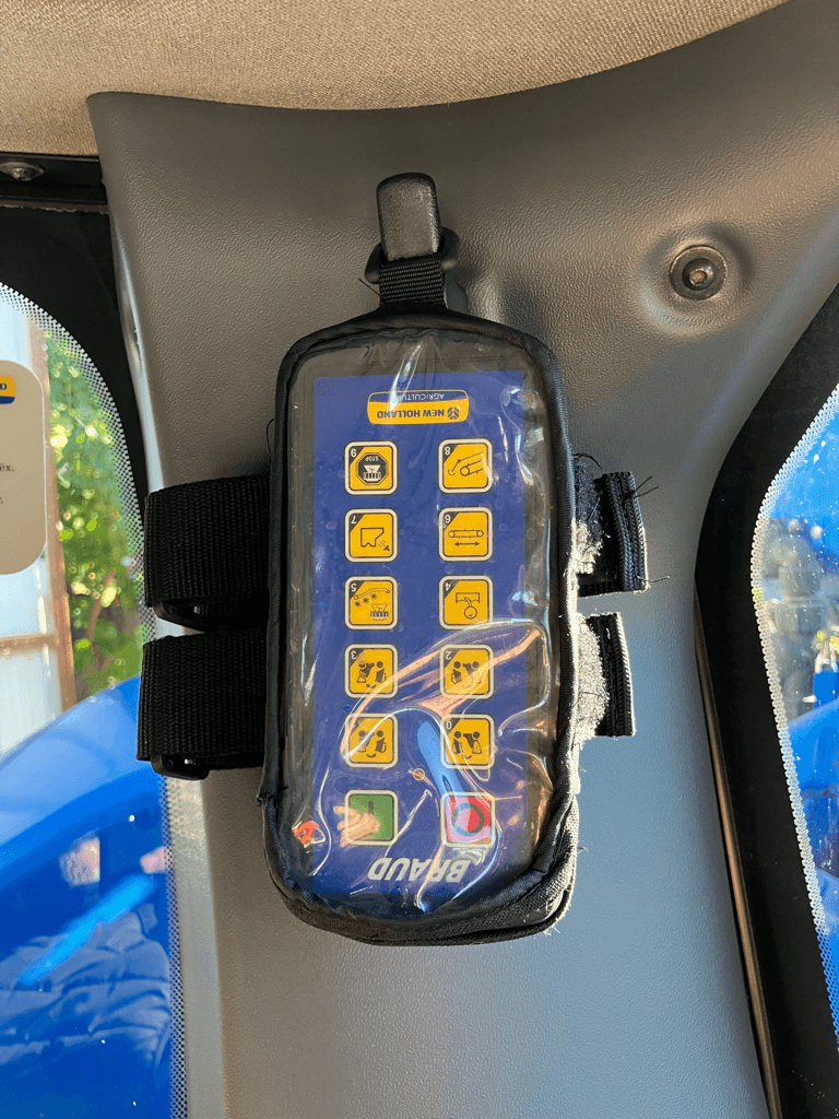 Traubenvollernter типа New Holland MAV NEW HOLLAND 9050 L, Gebrauchtmaschine в SAINT ANDIOL (Фотография 10)