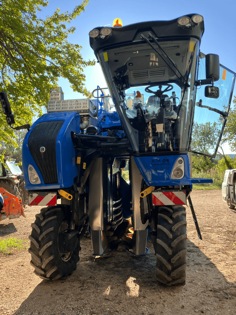 Traubenvollernter типа New Holland MAV NEW HOLLAND 9050 L, Gebrauchtmaschine в SAINT ANDIOL (Фотография 3)