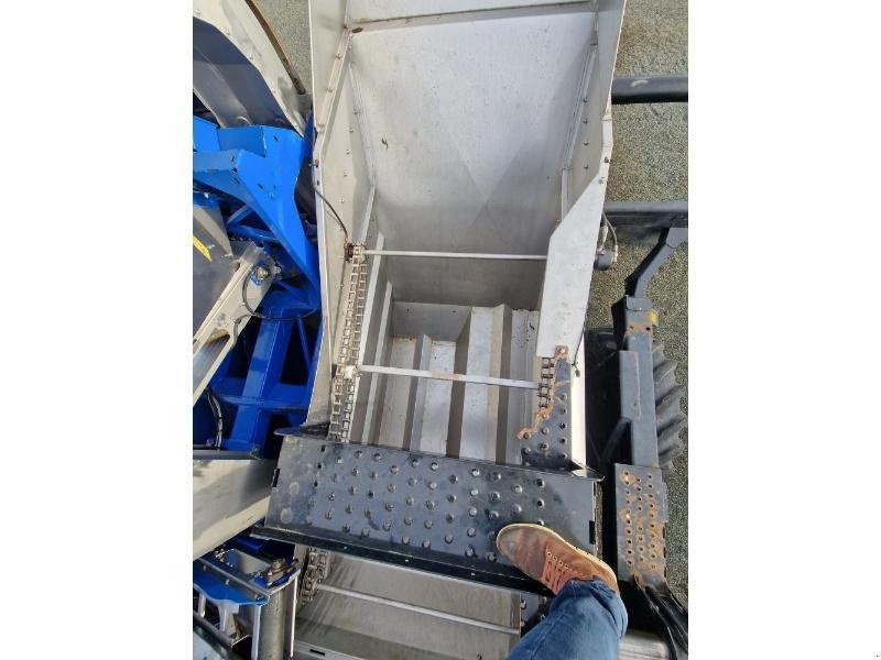 Traubenvollernter des Typs New Holland VN2080, Gebrauchtmaschine in BRAY en Val (Bild 11)