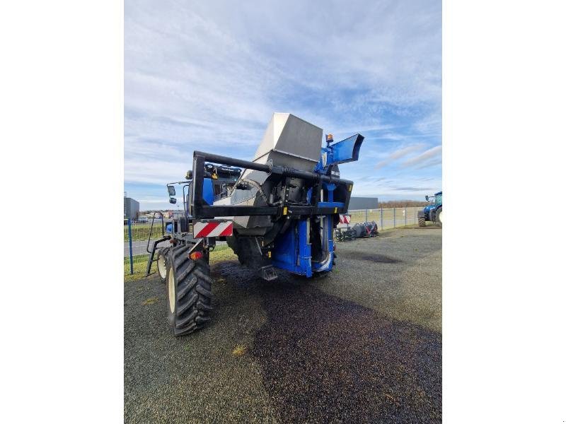Traubenvollernter des Typs New Holland VN2080, Gebrauchtmaschine in BRAY en Val (Bild 9)