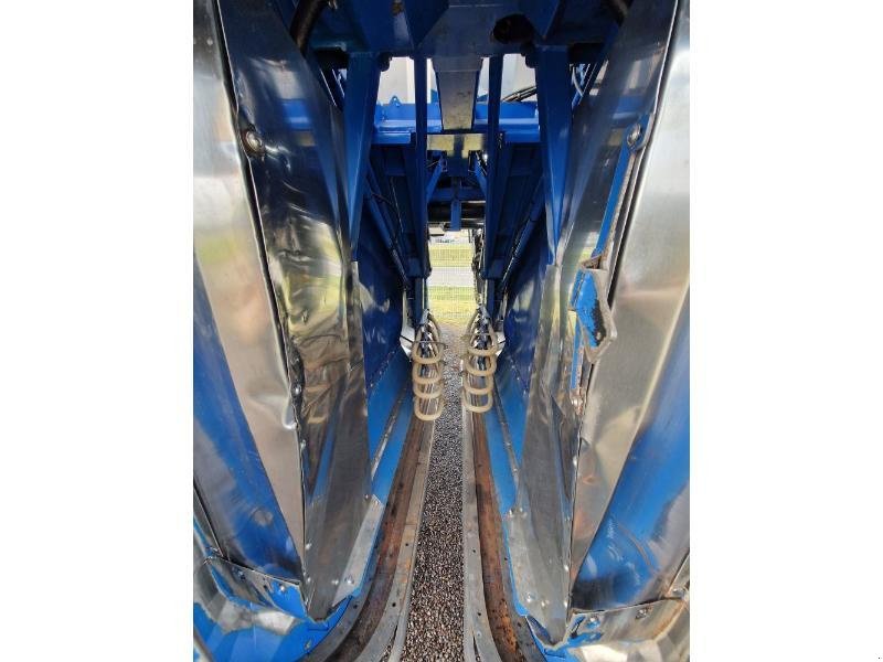 Traubenvollernter des Typs New Holland VN2080, Gebrauchtmaschine in BRAY en Val (Bild 10)