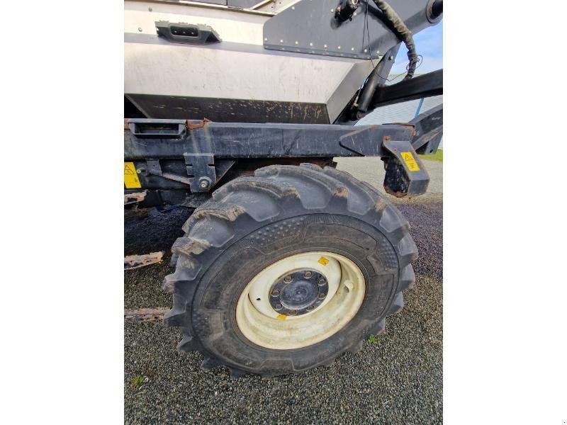 Traubenvollernter des Typs New Holland VN2080, Gebrauchtmaschine in BRAY en Val (Bild 5)