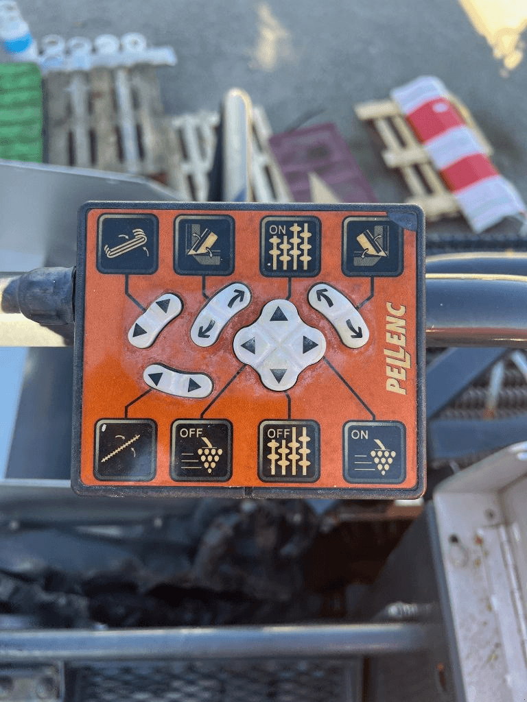 Traubenvollernter des Typs Pellenc OPTIMUM L 10 3958031, Gebrauchtmaschine in SAINT ANDIOL (Bild 9)