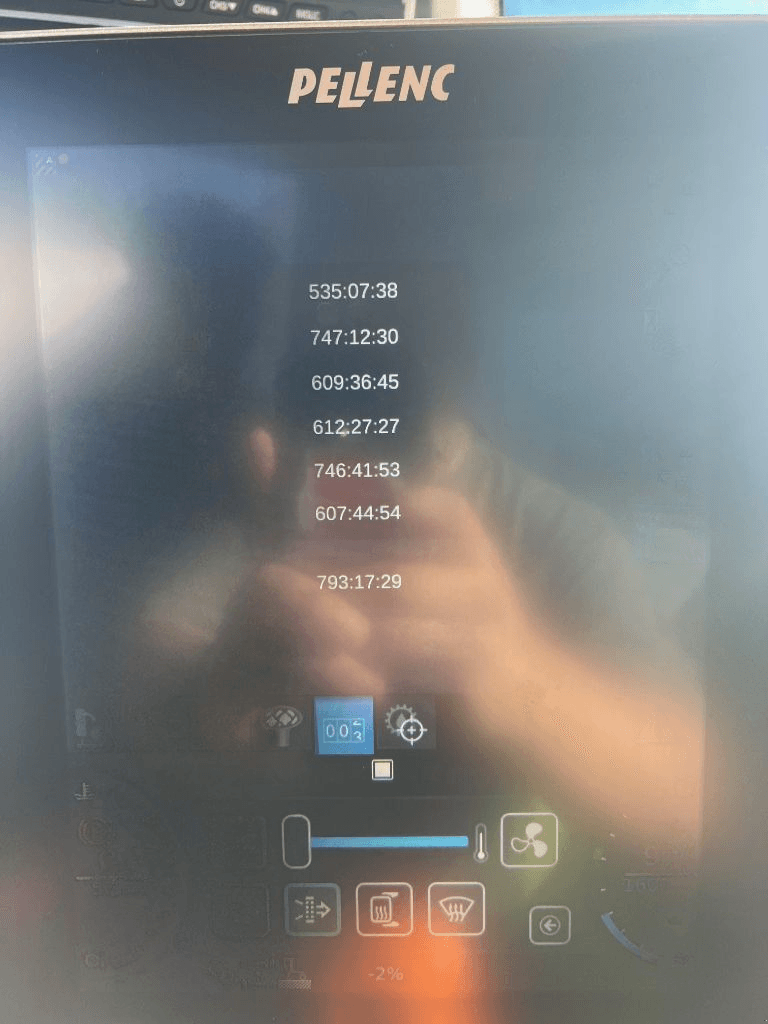 Traubenvollernter des Typs Pellenc OPTIMUM L 10 3958031, Gebrauchtmaschine in SAINT ANDIOL (Bild 11)