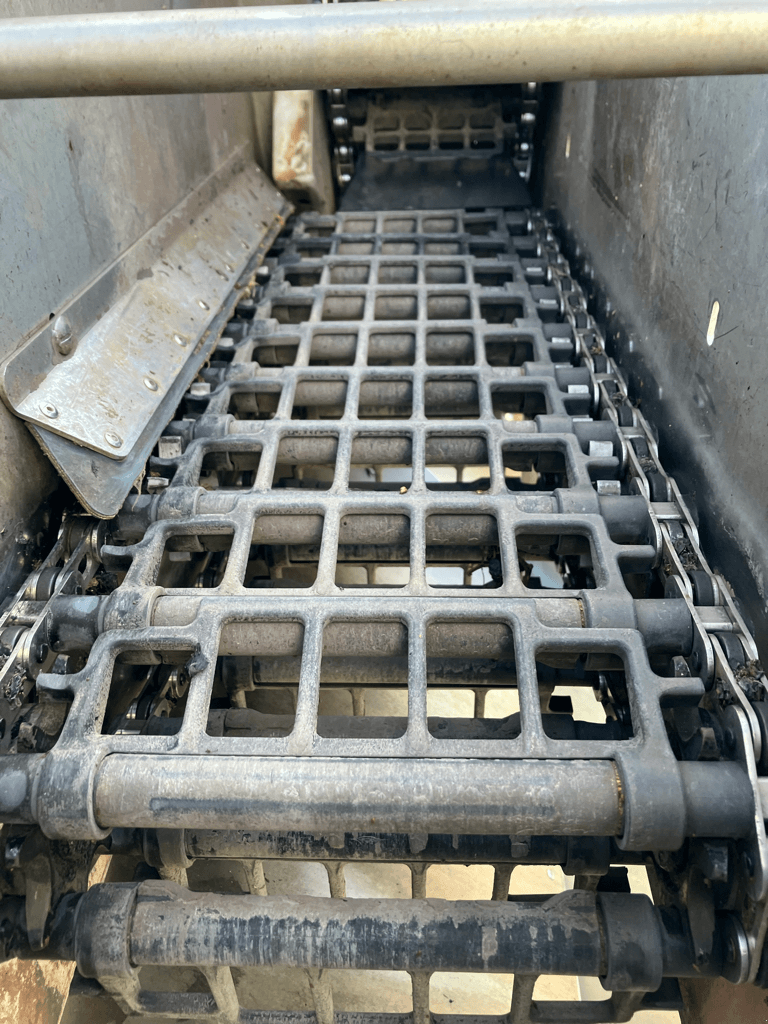 Traubenvollernter van het type Pellenc PORTEUR OPTIMUM 670, Gebrauchtmaschine in SAINT ANDIOL (Foto 8)