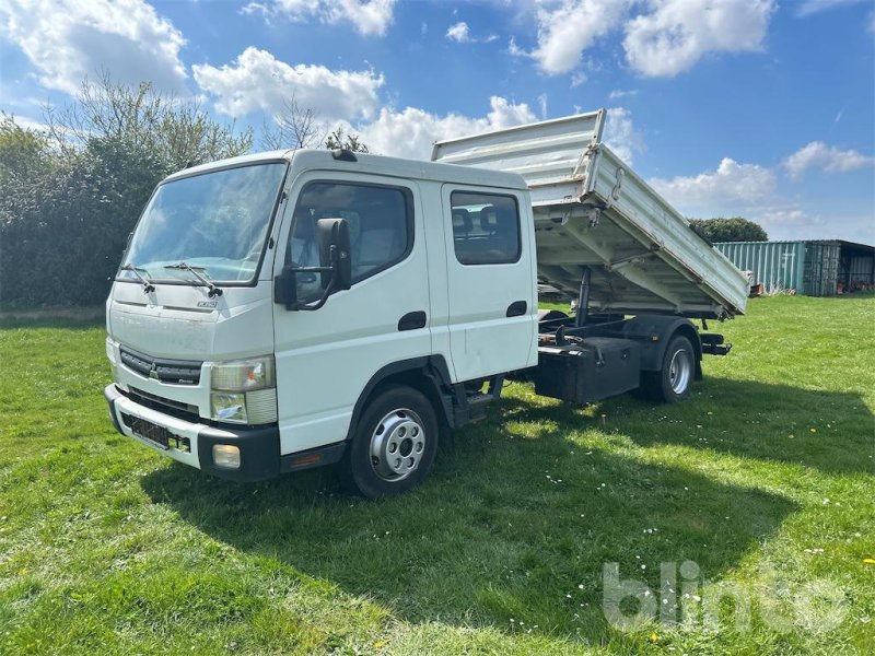 Tridemkipper des Typs Fuso Canter, Gebrauchtmaschine in Düsseldorf (Bild 1)