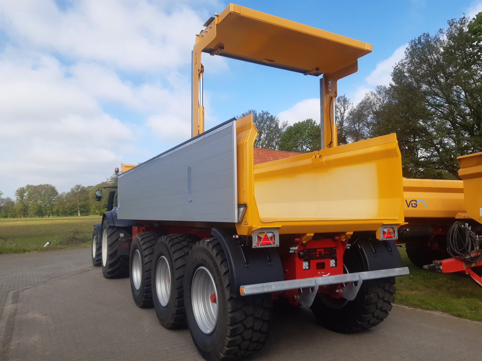 Tridemkipper typu VGM (Van Ginkel machines) ZK30-2 Tridem-Schwerlast-Muldenkipper, Neumaschine v Bocholt (Obrázek 22)