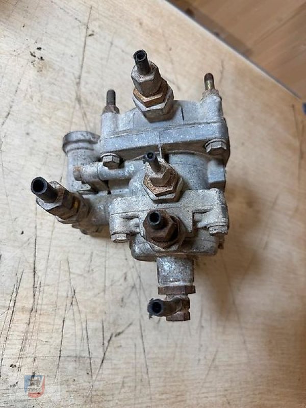 Unimog des Typs Bosch Knoor 0481061232 Anhängersteuerventil Bremsventil Unimog, Gebrauchtmaschine in Fitzen (Bild 4)