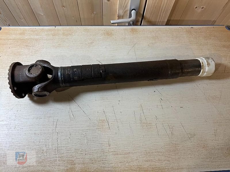 Unimog des Typs Mercedes-Benz Antriebswelle Vorderachse Hinterachse 425 435, Gebrauchtmaschine in Fitzen (Bild 1)