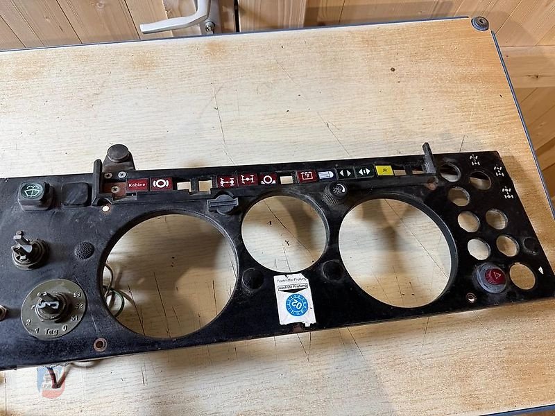 Unimog des Typs Mercedes-Benz Armaturenbrett Stahl U1000-U2400 424 425 427 435 437, Gebrauchtmaschine in Fitzen (Bild 2)