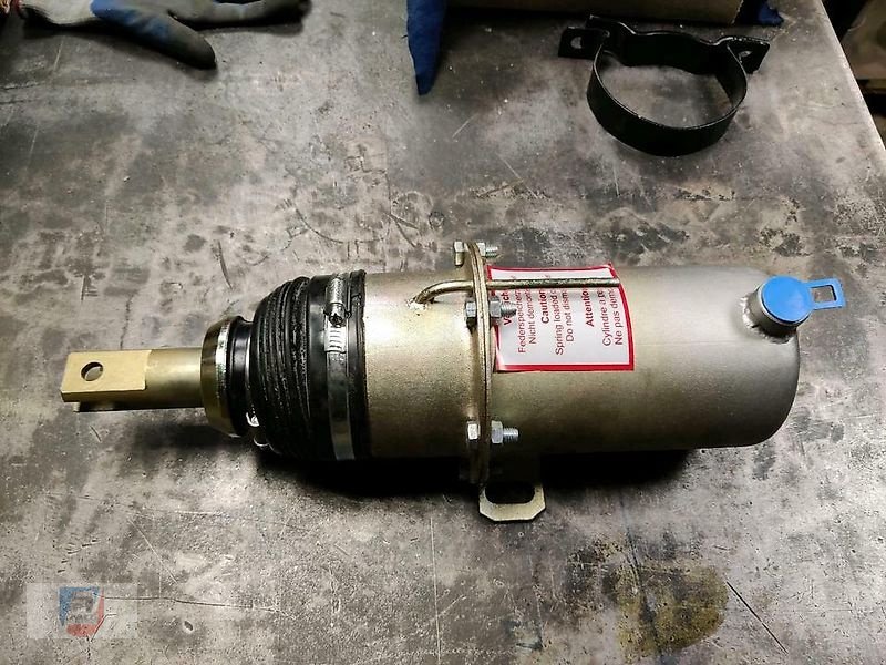 Unimog des Typs Mercedes-Benz Federspeicher U1600 NEU Notlöseeinrichtung, Neumaschine in Fitzen (Bild 3)