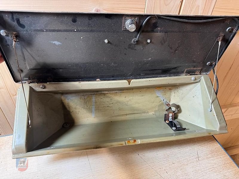 Unimog des Typs Mercedes-Benz Handschuhfach 424 425 427 435 437 U1000-U2400 Komplett, Gebrauchtmaschine in Fitzen (Bild 8)