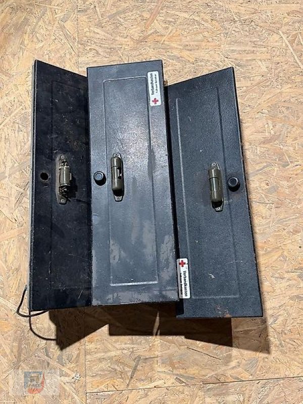 Unimog des Typs Mercedes-Benz Handschuhfach 424 425 427 435 437 U1000-U2400 Komplett, Gebrauchtmaschine in Fitzen (Bild 10)