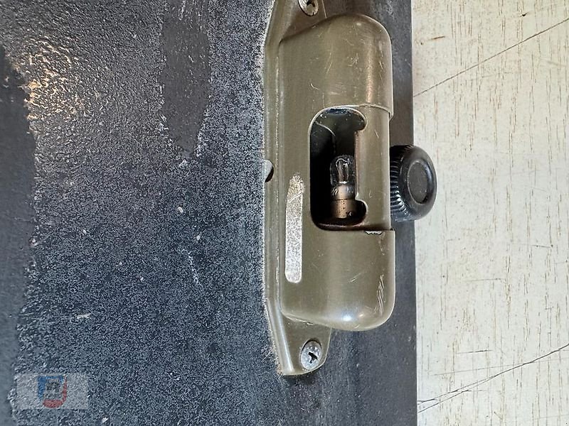 Unimog des Typs Mercedes-Benz Handschuhfach 424 425 427 435 437 U1000-U2400 Komplett, Gebrauchtmaschine in Fitzen (Bild 9)