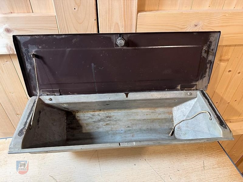 Unimog des Typs Mercedes-Benz Handschuhfach 424 425 427 435 437 U1000-U2400 Komplett, Gebrauchtmaschine in Fitzen (Bild 2)