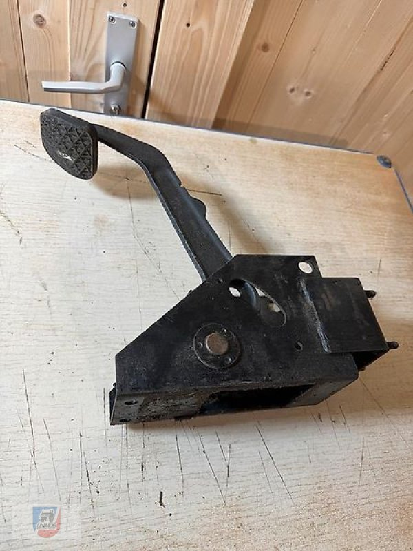 Unimog des Typs Mercedes-Benz Kupplungspedal mit Konsole 424 425 427 435 437, Gebrauchtmaschine in Fitzen (Bild 1)