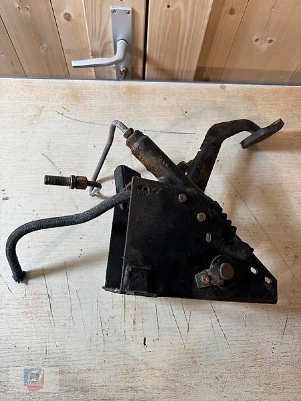 Unimog des Typs Mercedes-Benz Kupplungspedal mit Konsole 424 425 427 435 437, Gebrauchtmaschine in Fitzen (Bild 3)