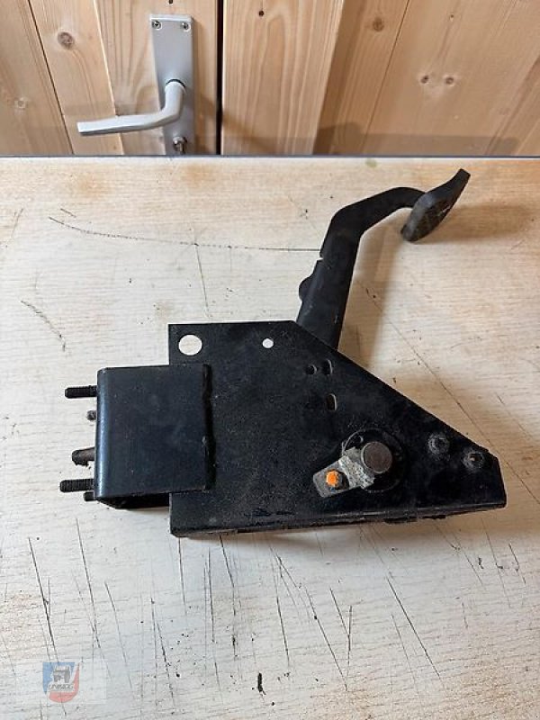 Unimog des Typs Mercedes-Benz Kupplungspedal mit Konsole 424 425 427 435 437, Gebrauchtmaschine in Fitzen (Bild 5)