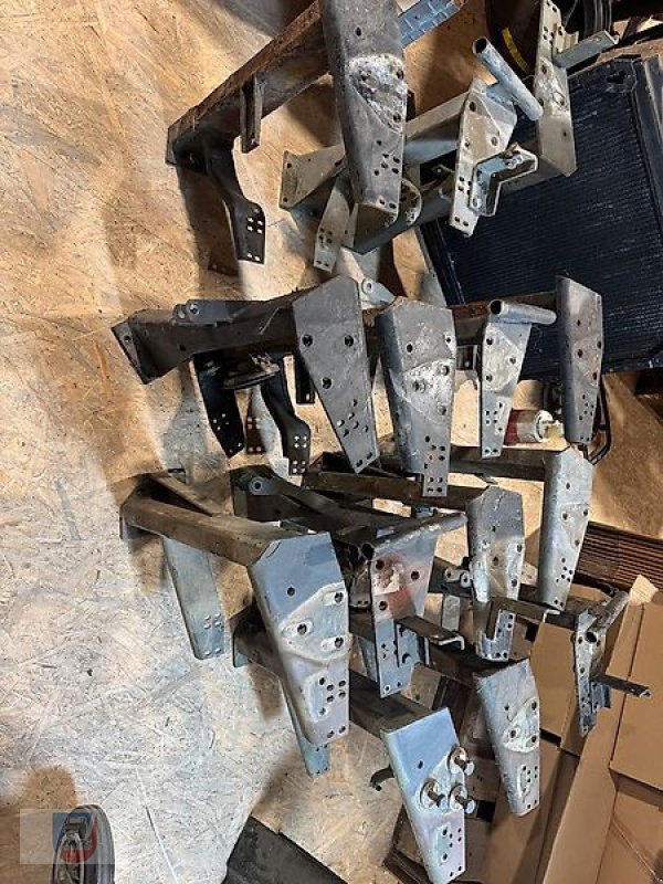 Unimog des Typs Mercedes-Benz Lampenträger Halter Scheinwerfer U1000-U2400 424 425 427, Gebrauchtmaschine in Fitzen (Bild 10)