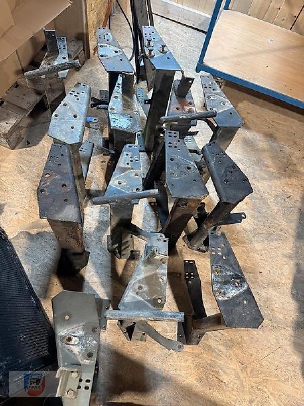 Unimog des Typs Mercedes-Benz Lampenträger Halter Scheinwerfer U1000-U2400 424 425 427, Gebrauchtmaschine in Fitzen (Bild 9)