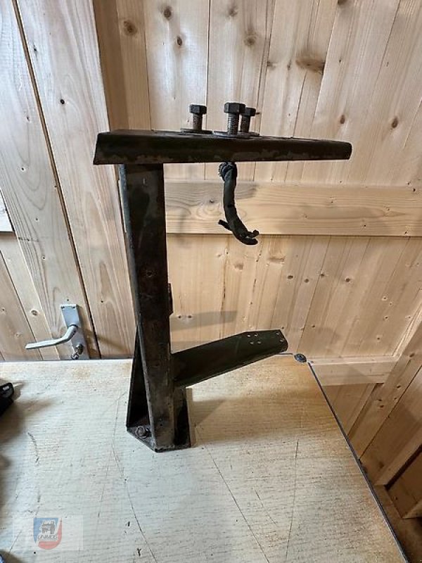 Unimog des Typs Mercedes-Benz Lampenträger Halter Scheinwerfer U1000-U2400 424 425 427, Gebrauchtmaschine in Fitzen (Bild 3)