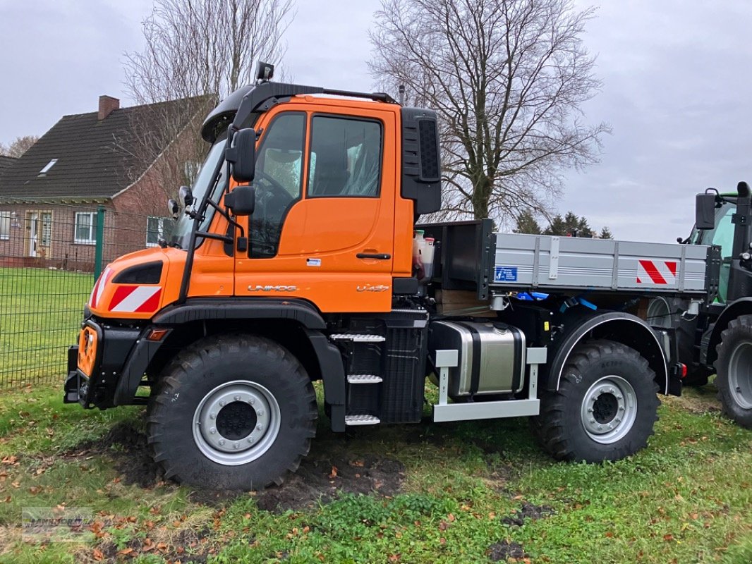 Unimog des Typs Mercedes-Benz U 427, Neumaschine in Aurich (Bild 2)