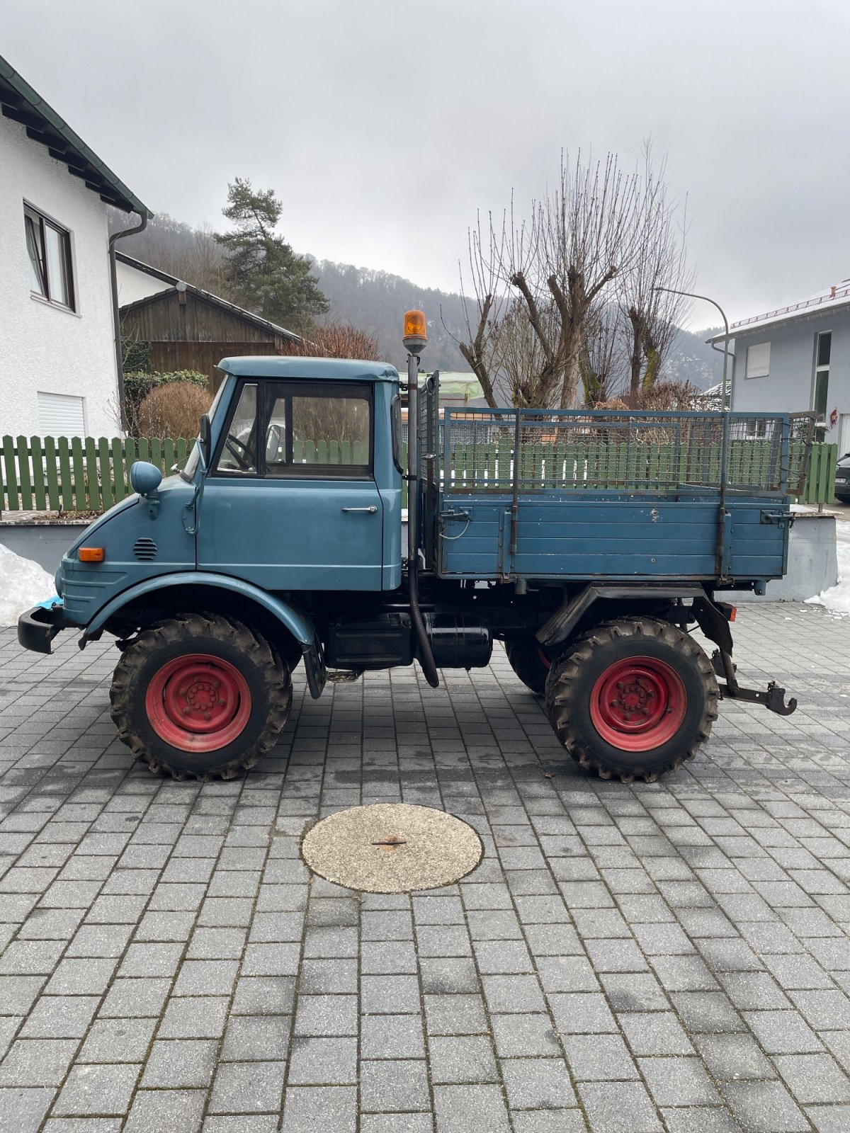 Unimog of the type Mercedes-Benz Unimog 421, Gebrauchtmaschine in Riedenburg (Picture 1)