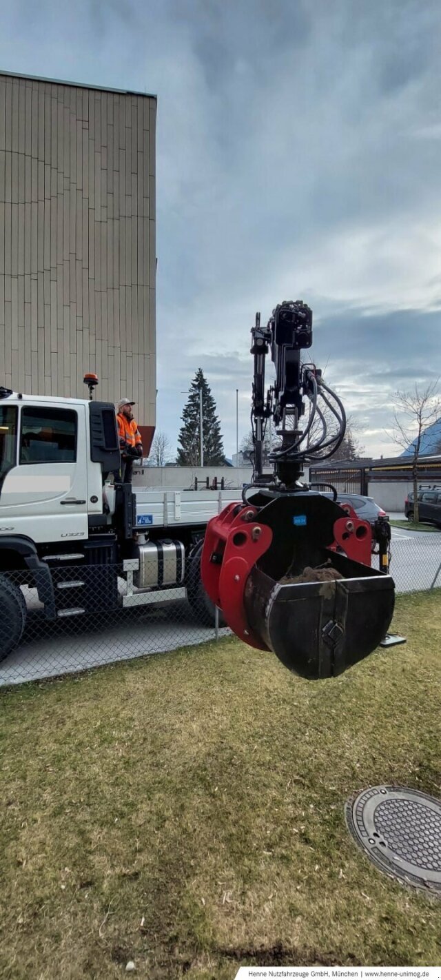 Unimog des Typs Mercedes-Benz Unimog U 323 mit HIAB Kran D072-4, Gebrauchtmaschine in Heimstetten (Bild 3)