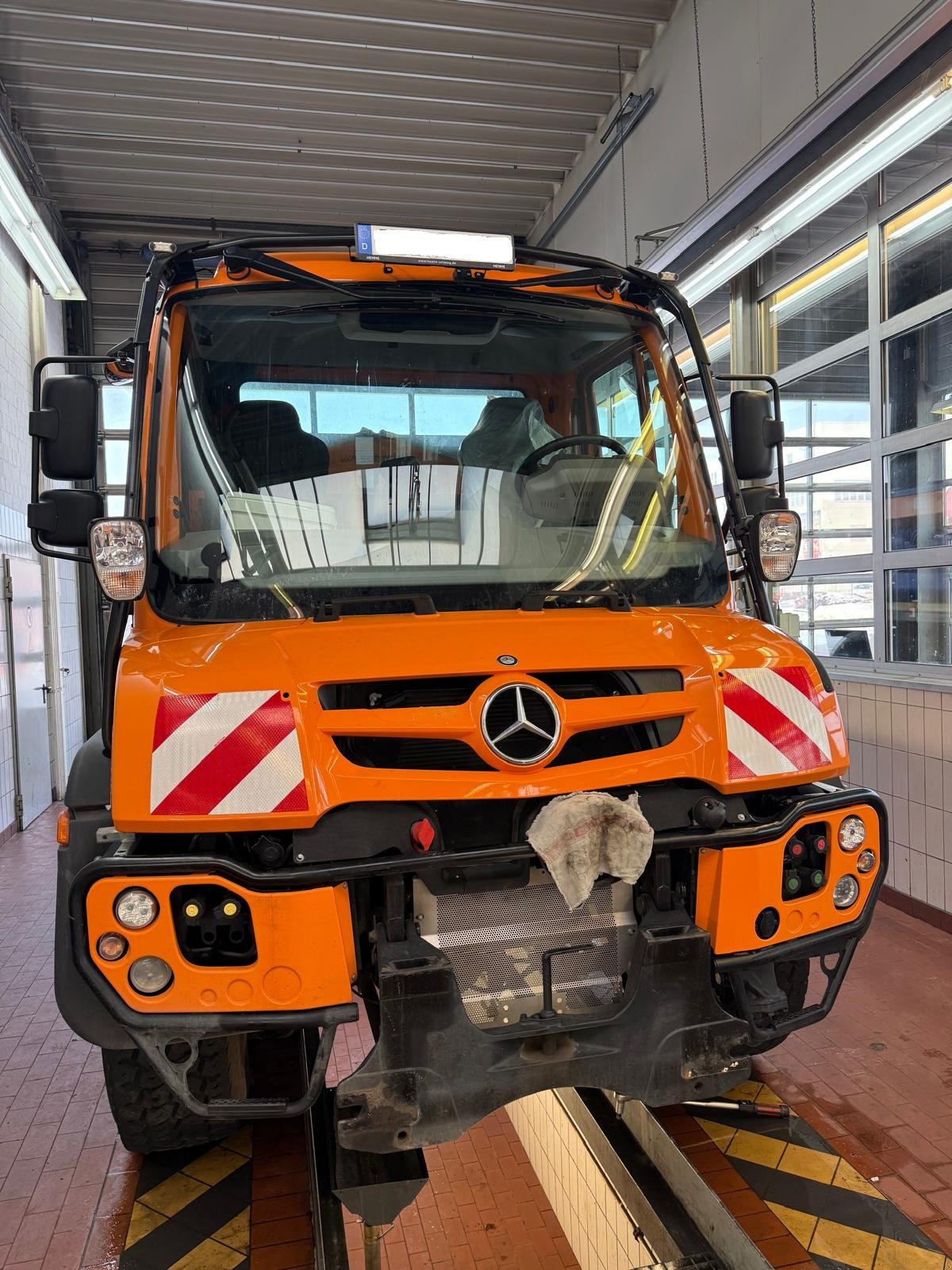 Unimog a típus Mercedes-Benz Unimog U318, Gebrauchtmaschine ekkor: Wiedemar (Kép 1)
