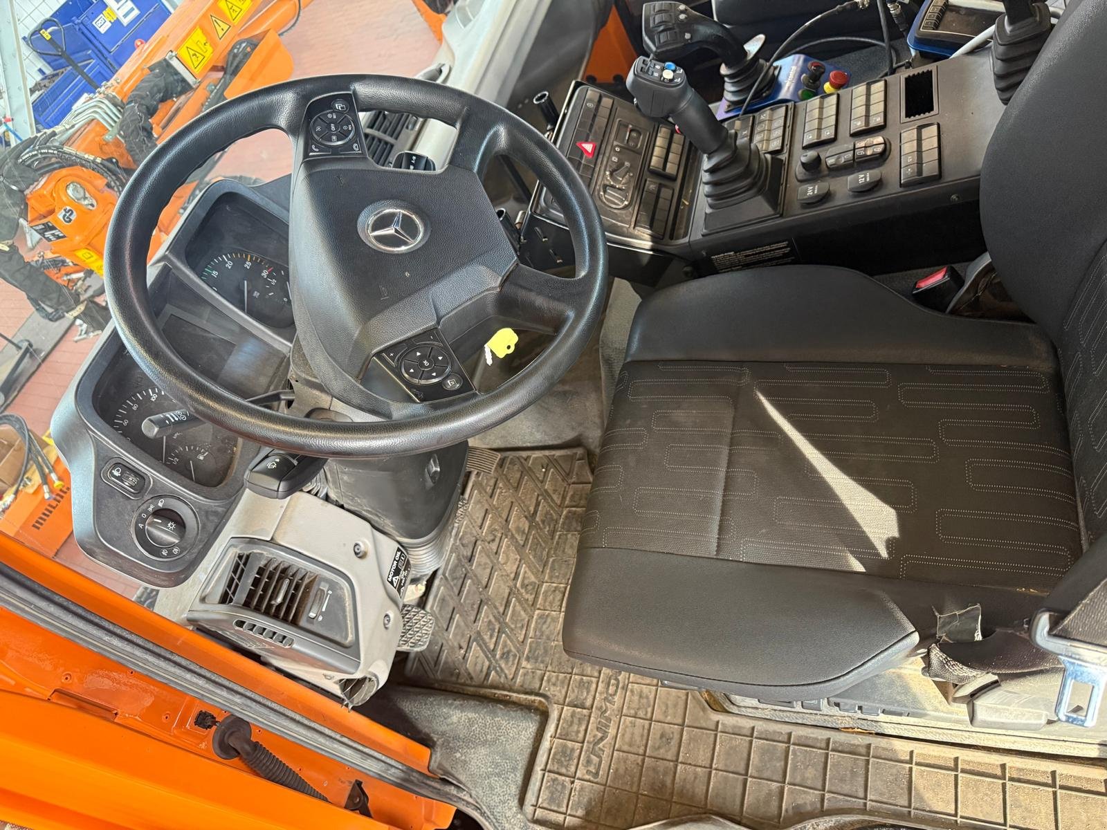 Unimog a típus Mercedes-Benz Unimog U318, Gebrauchtmaschine ekkor: Wiedemar (Kép 9)