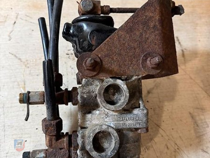 Unimog des Typs Sonstige Bremsventil Unimog U424 U425 alte Ausführung, Gebrauchtmaschine in Fitzen (Bild 1)