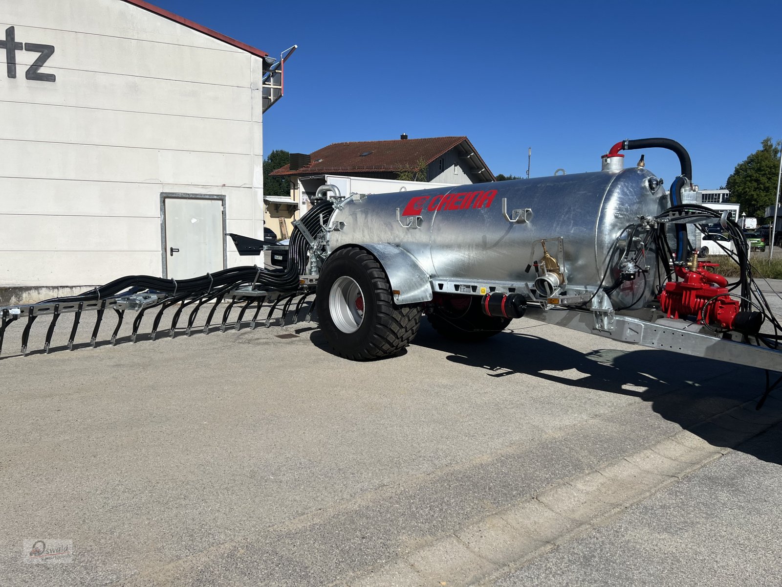 Vakuumfass des Typs Creina CVC 6000 Güllefass, Neumaschine in Regen (Bild 1)