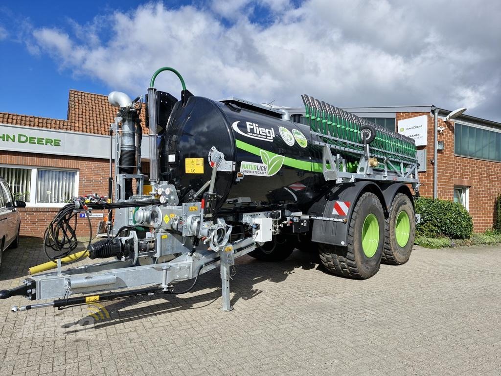 Vakuumfass des Typs Fliegl PFW 18000 TANDEM BIG FOOT, Neumaschine in Aurich (Bild 2)